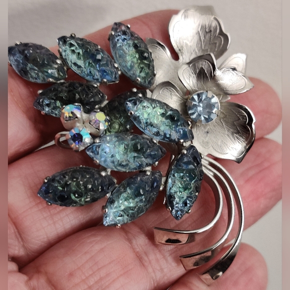 Vintage Iridescent Lava Glass Brooch - Picture 2 of 15